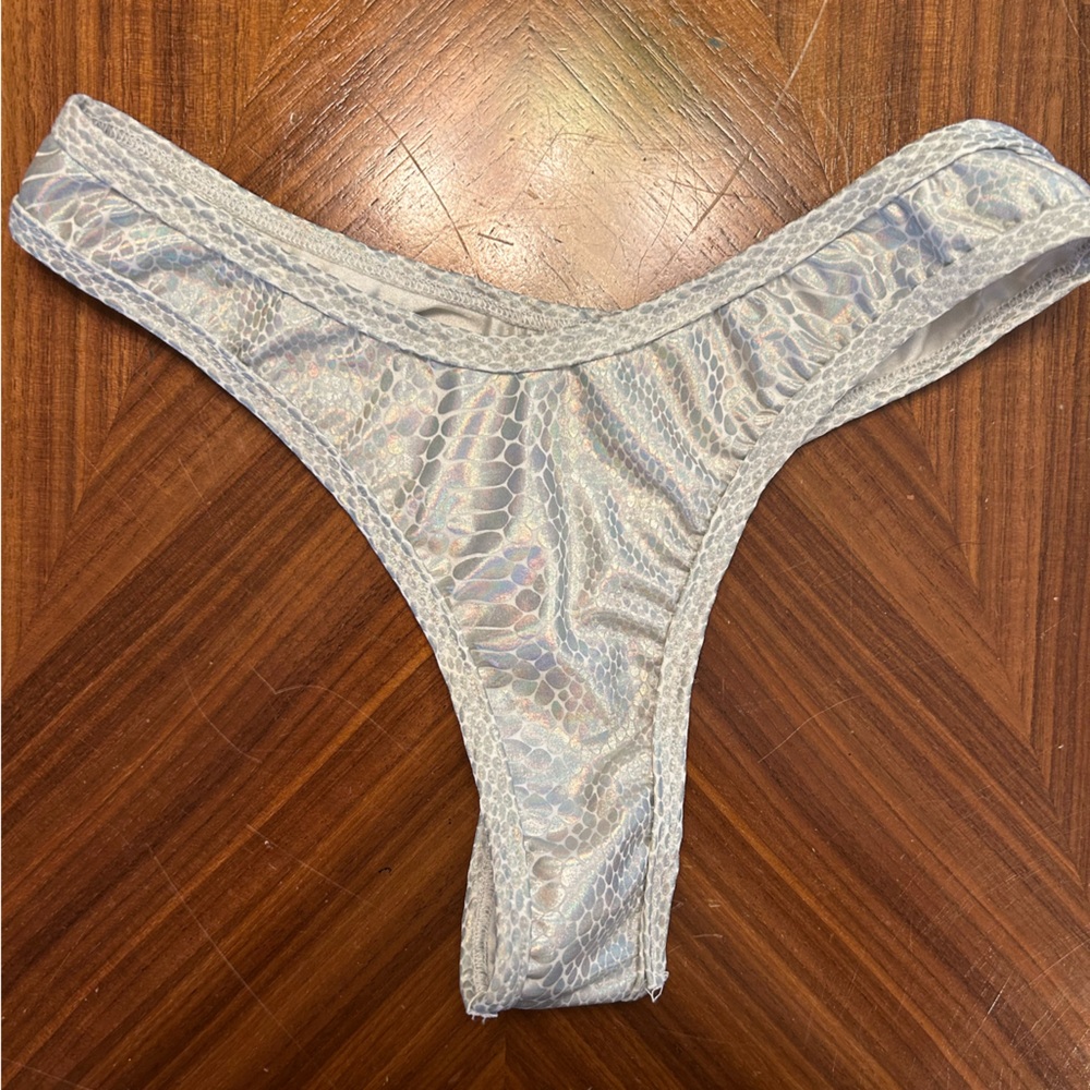 Iridescent rave outfit (or swimwear) - Picture 2 of 12